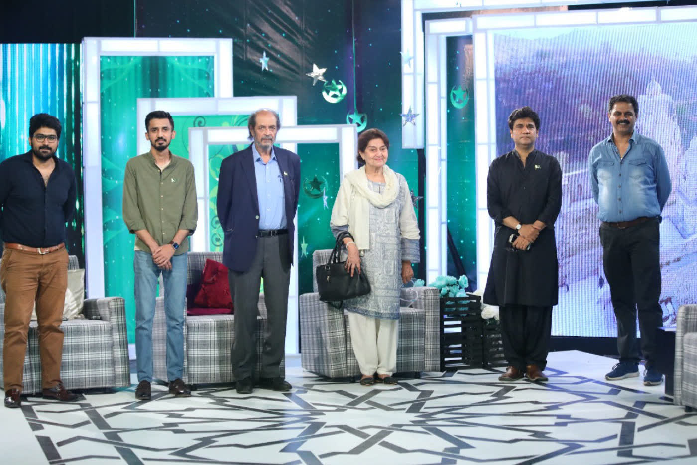 Guests and host on the Salam Pakistan set, PTV Home, August 12, 2021